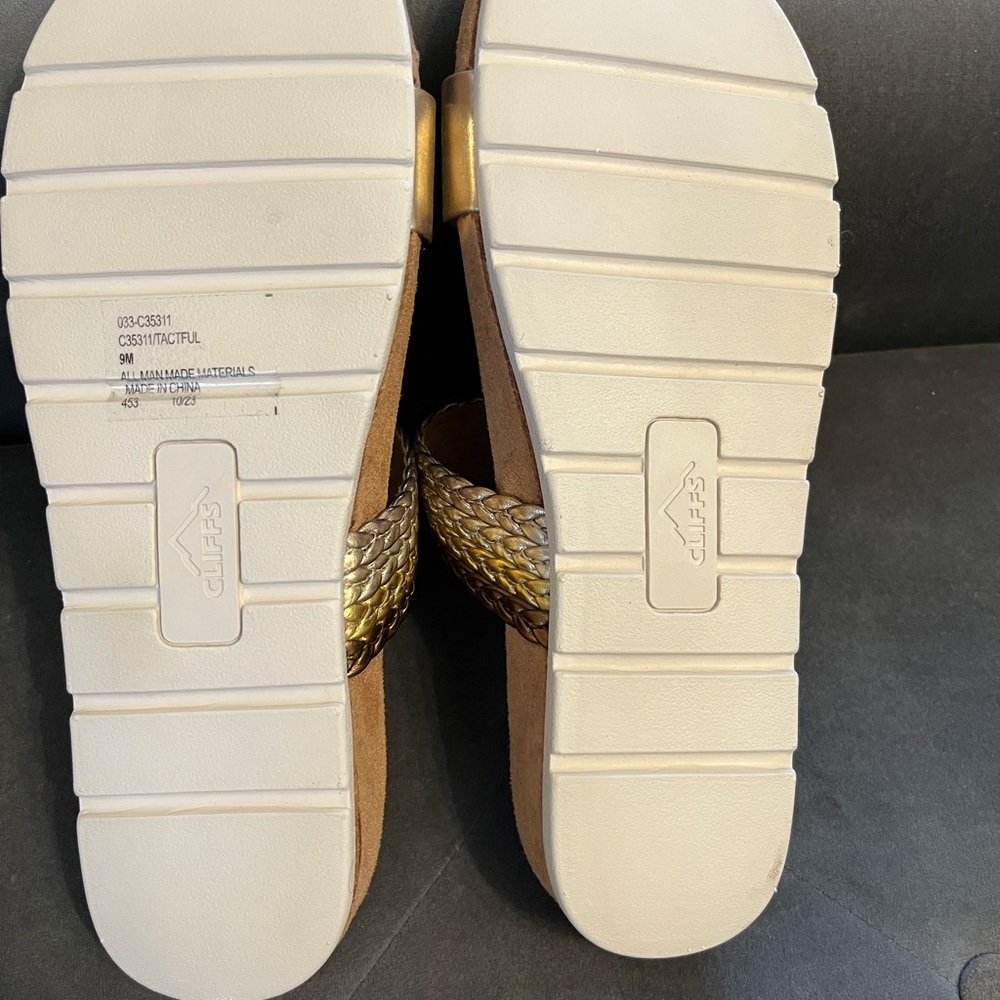 Cliffs by WHITE MOUNTAIN Metallic Sandals NWOT - Picture 5 of 6